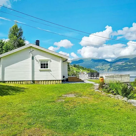 4 Person In Utvik-by Traum Vakantiehuis