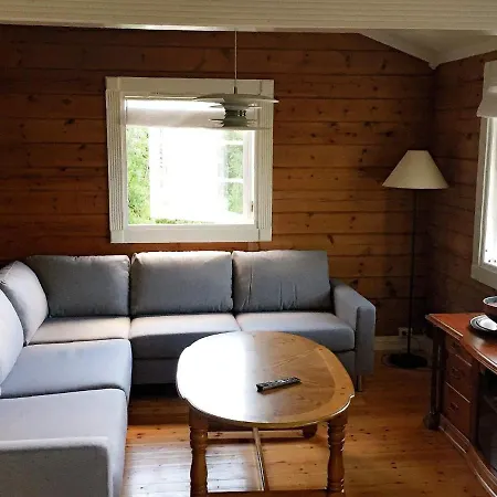 4 Person In Utvik-by Traum