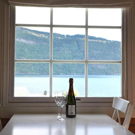 4 Person In Utvik-by Traum *